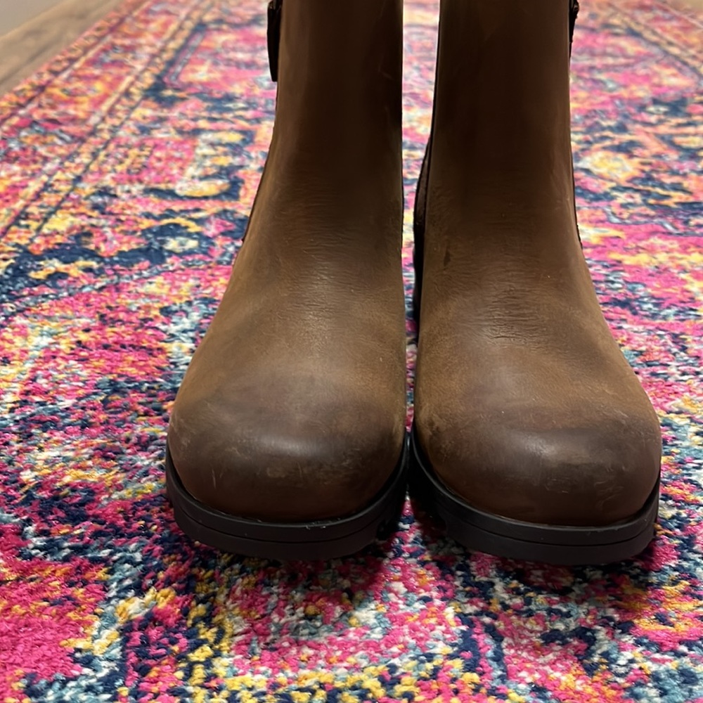 Sorel boots - Picture 2 of 6